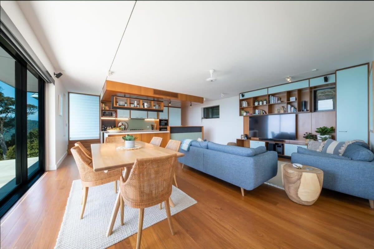 'Whitsunday Blue' Luxury Home with Ocean Views