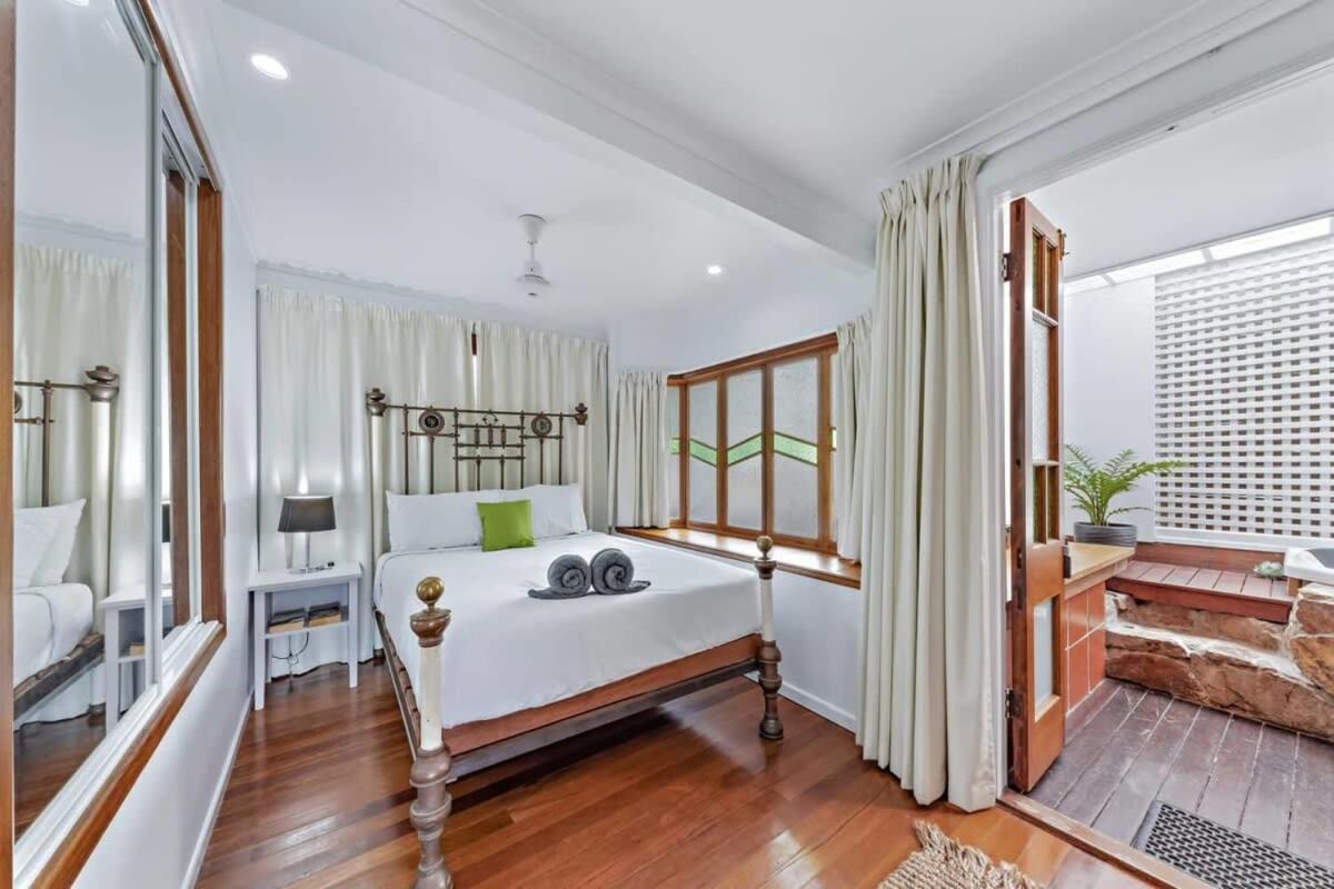 Day Dreaming - Mazlin House