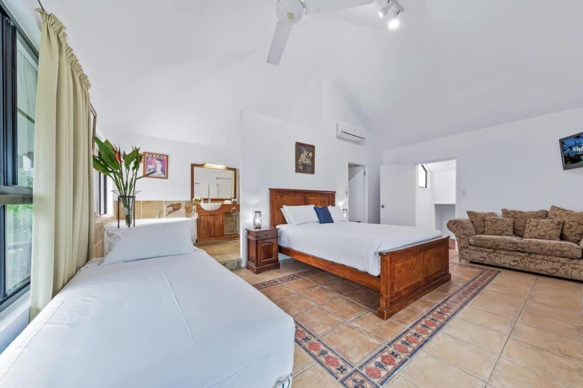 Day Dreaming - Mazlin House