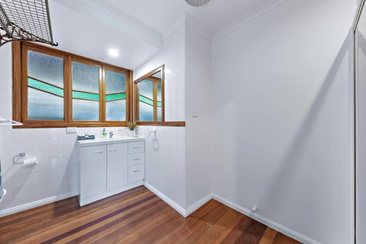 Day Dreaming - Mazlin House