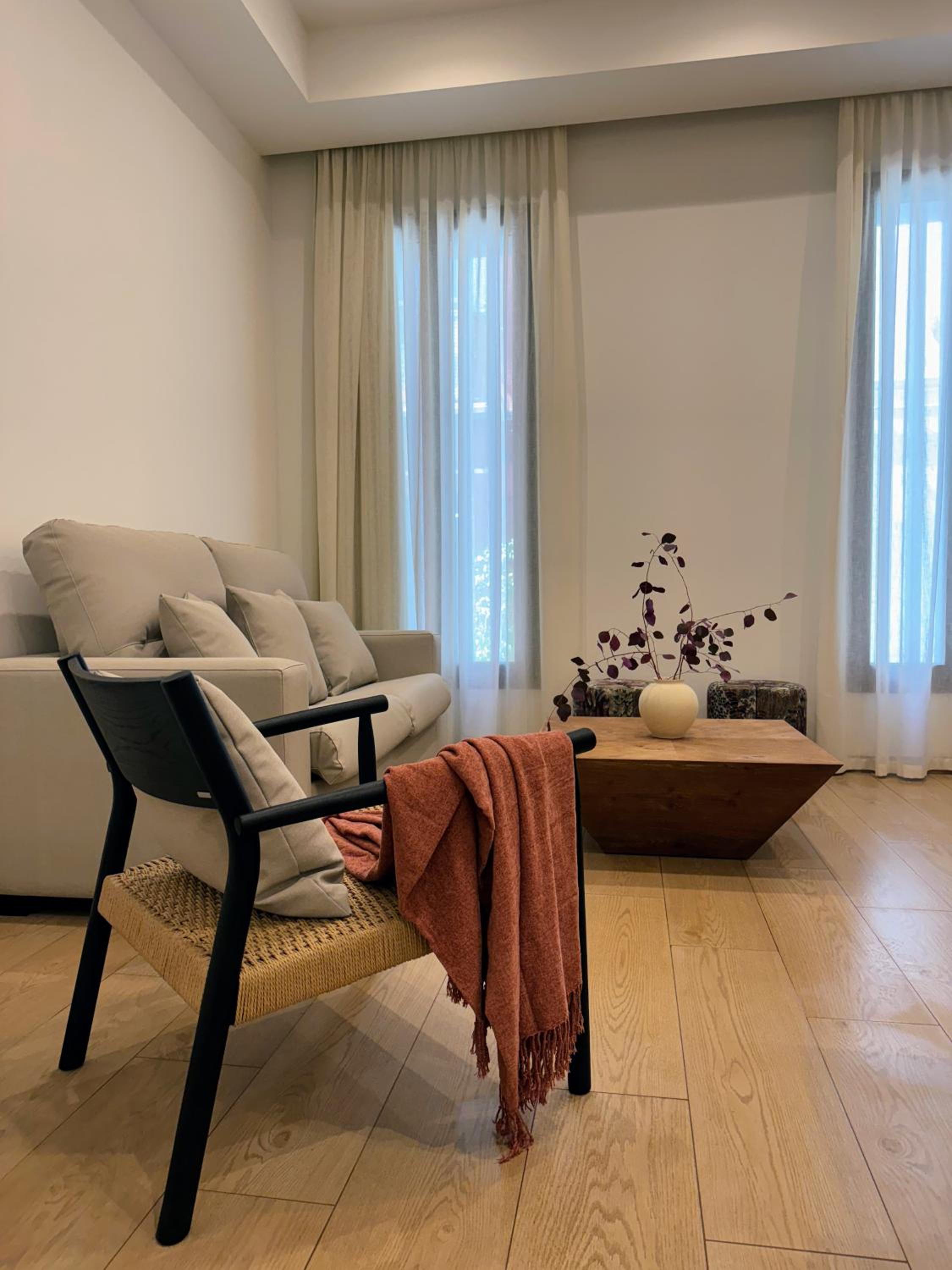 Redes Royale Apartments by Misterhost