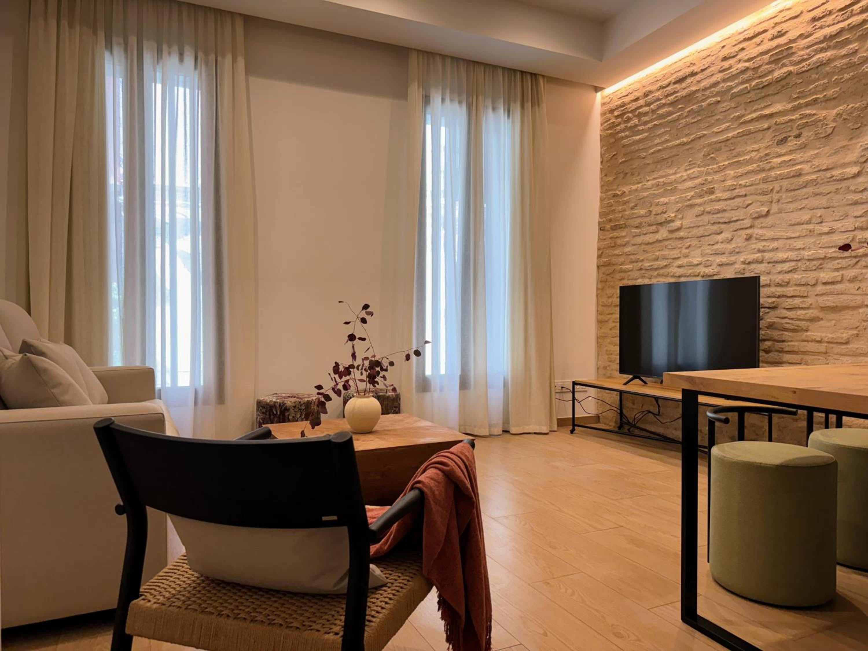 Redes Royale Apartments by Misterhost