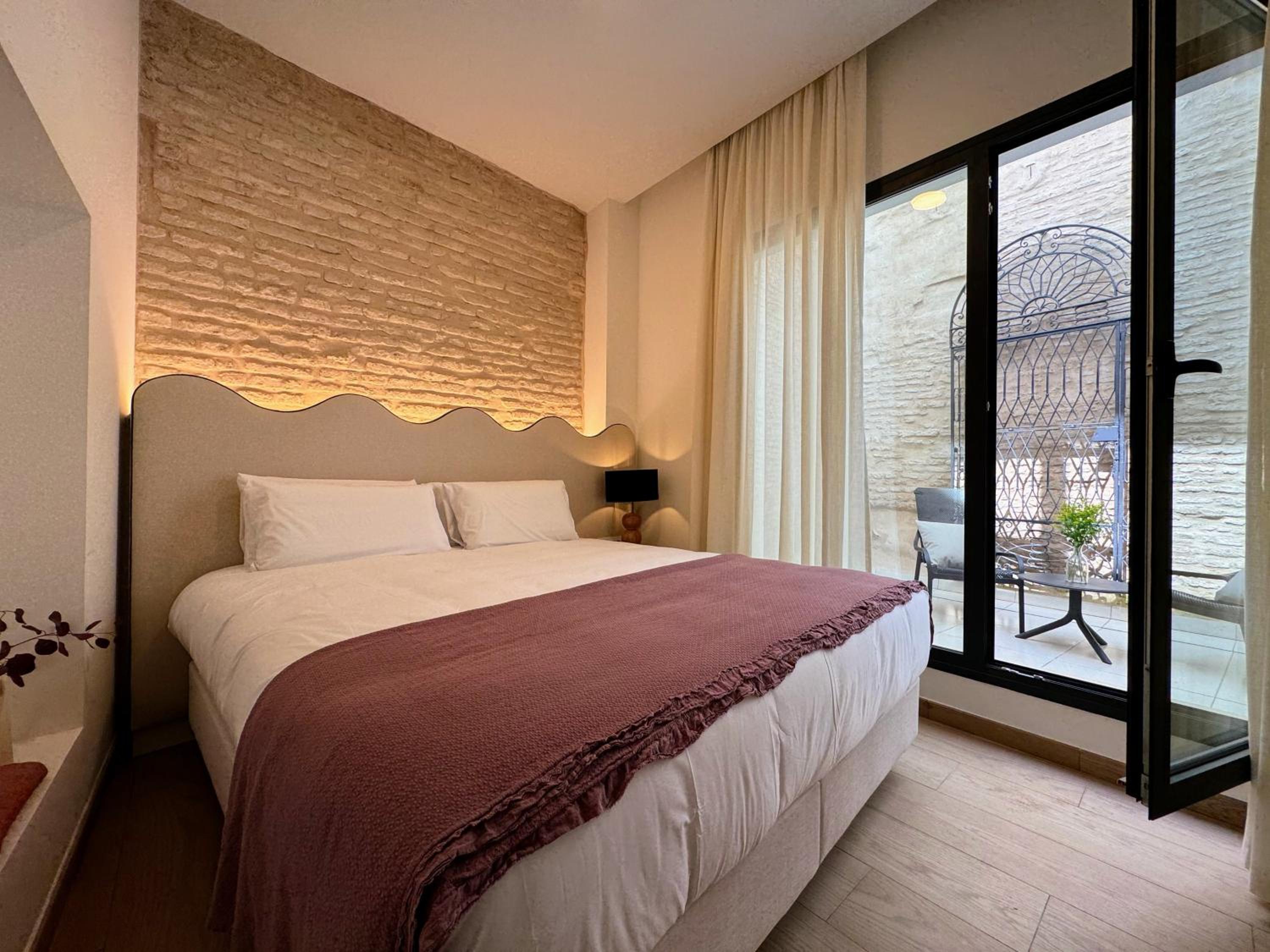 Redes Royale Apartments by Misterhost