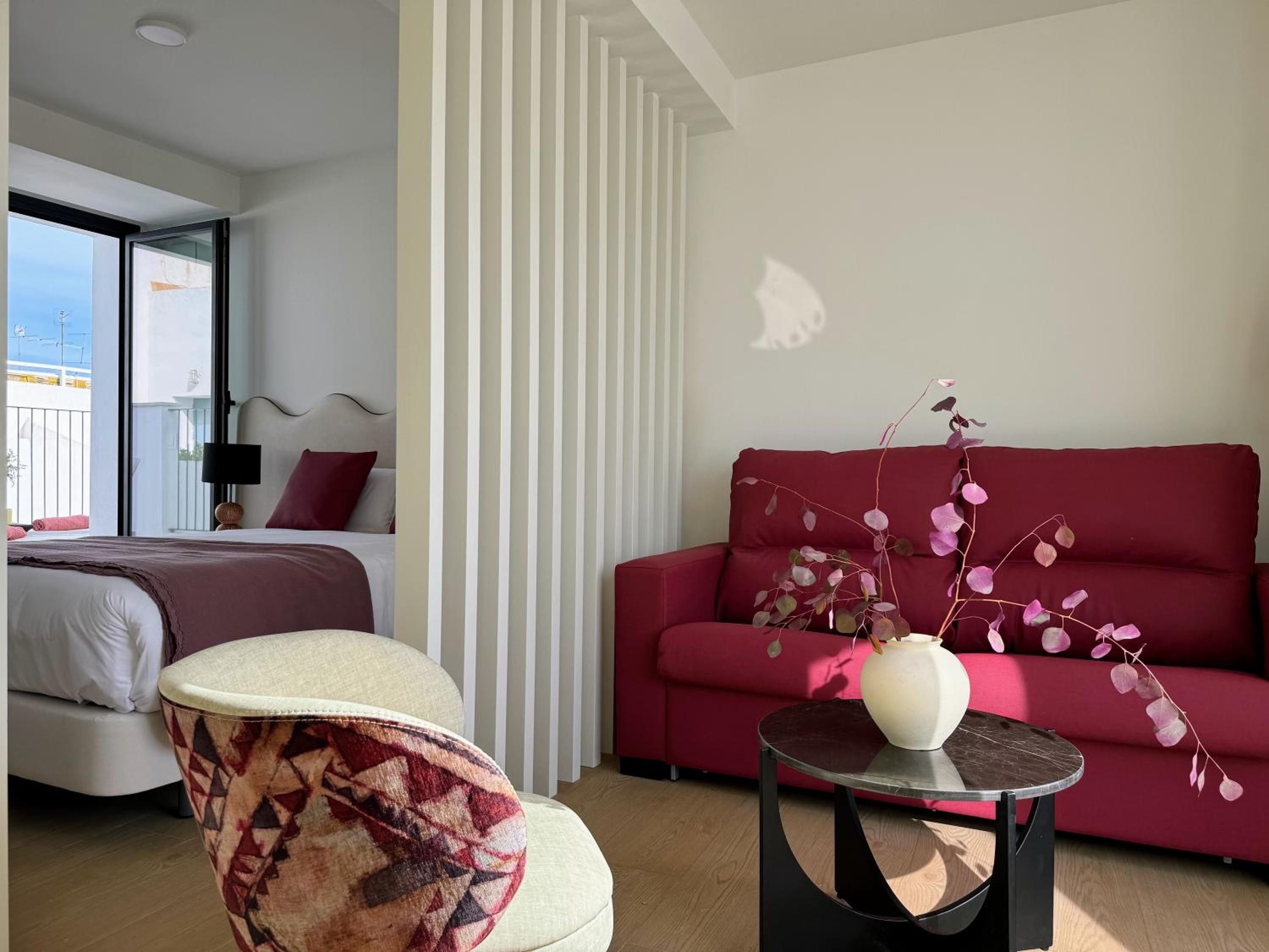 Redes Royale Apartments by Misterhost