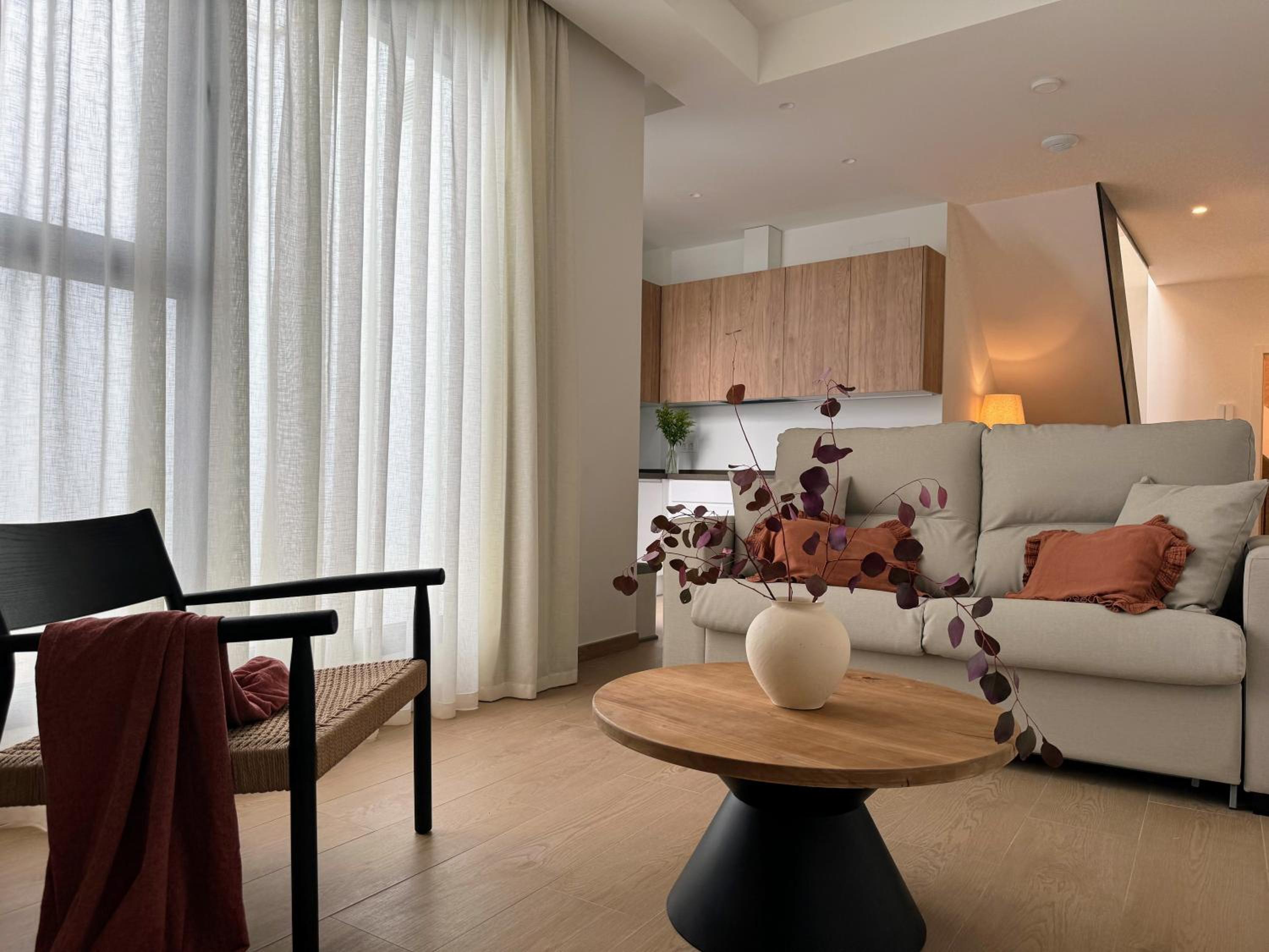 Redes Royale Apartments by Misterhost