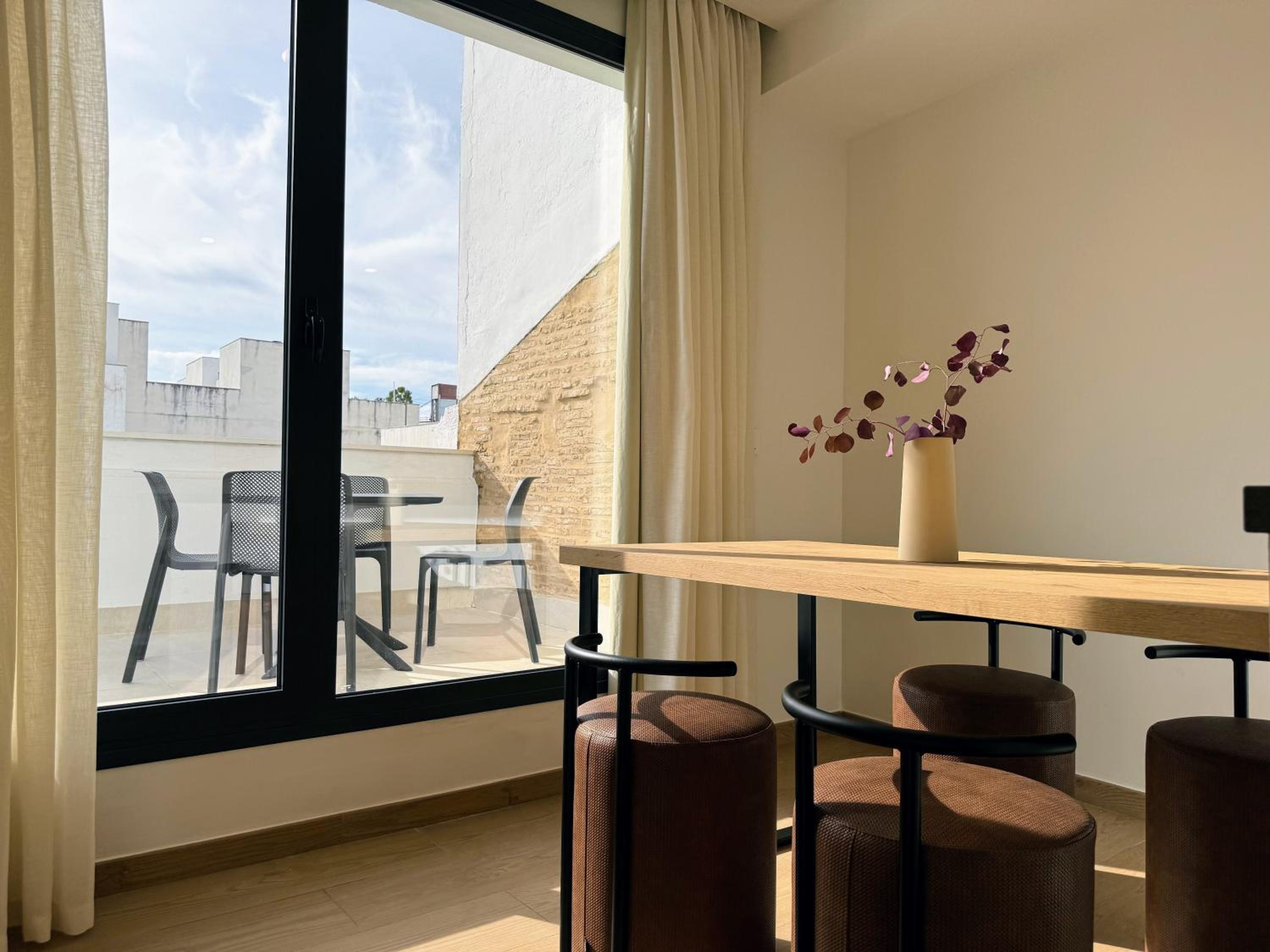 Redes Royale Apartments by Misterhost