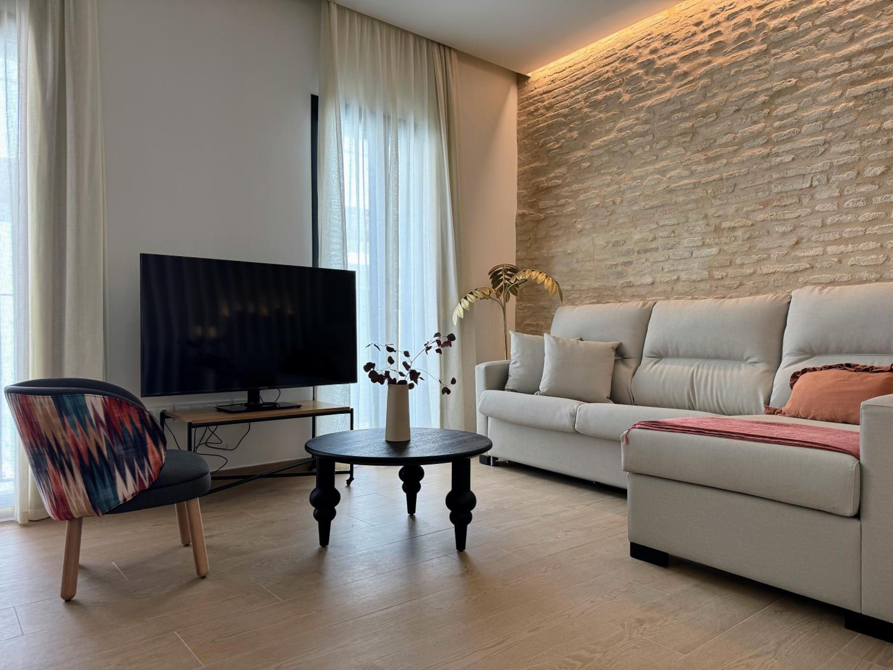 Redes Royale Apartments by Misterhost