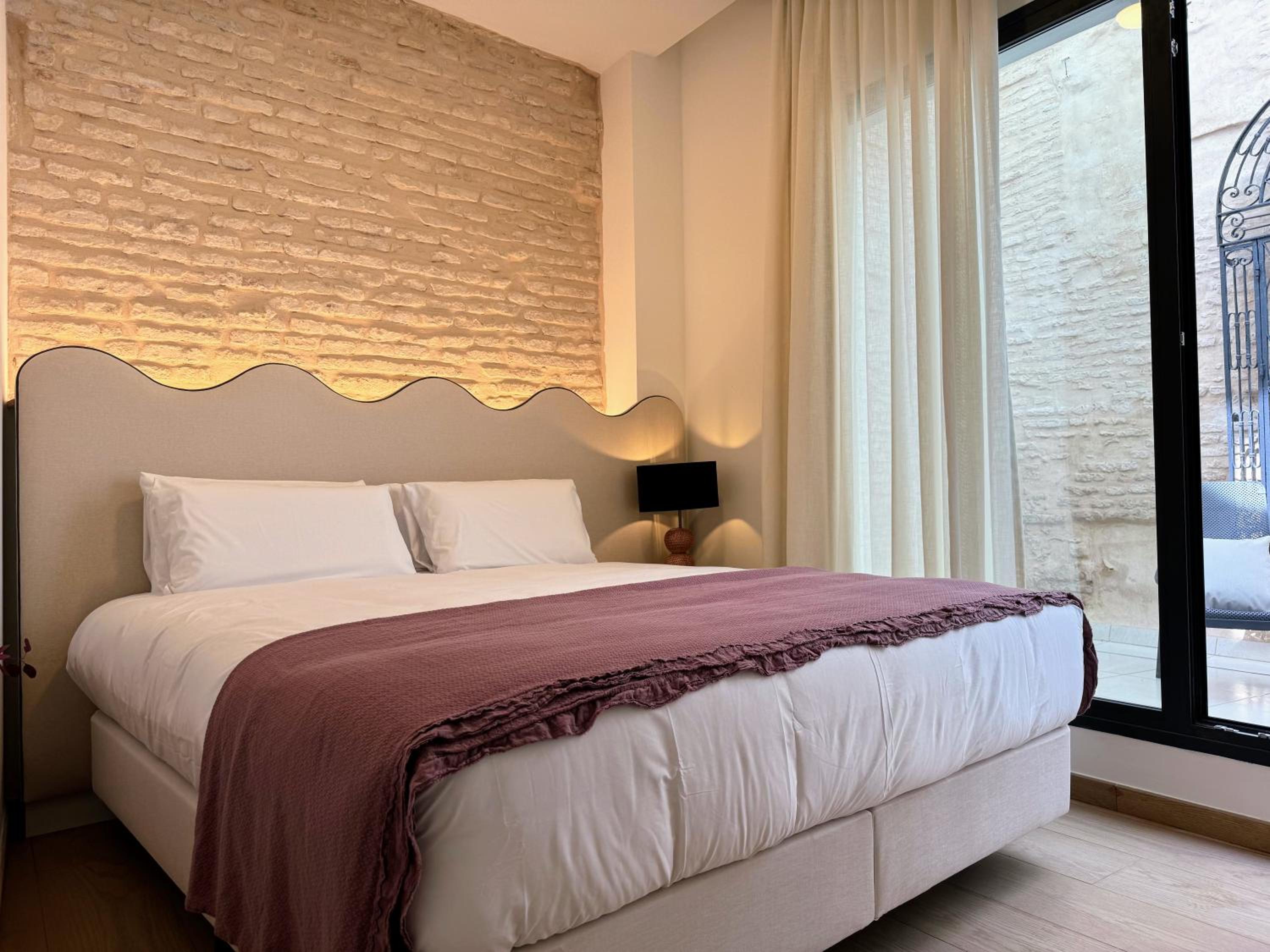 Redes Royale Apartments by Misterhost