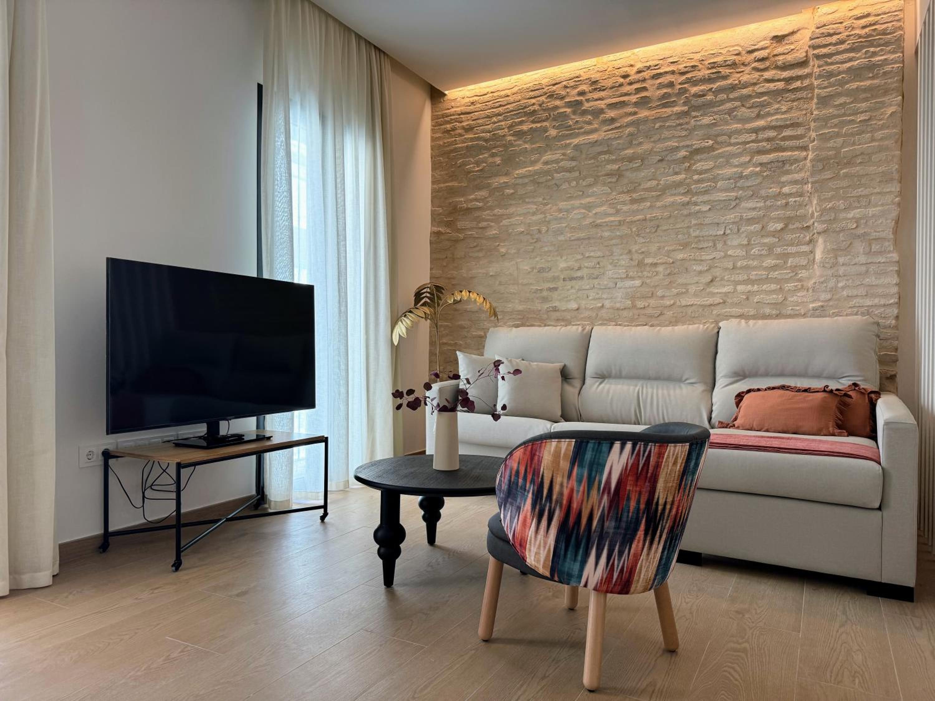 Redes Royale Apartments by Misterhost