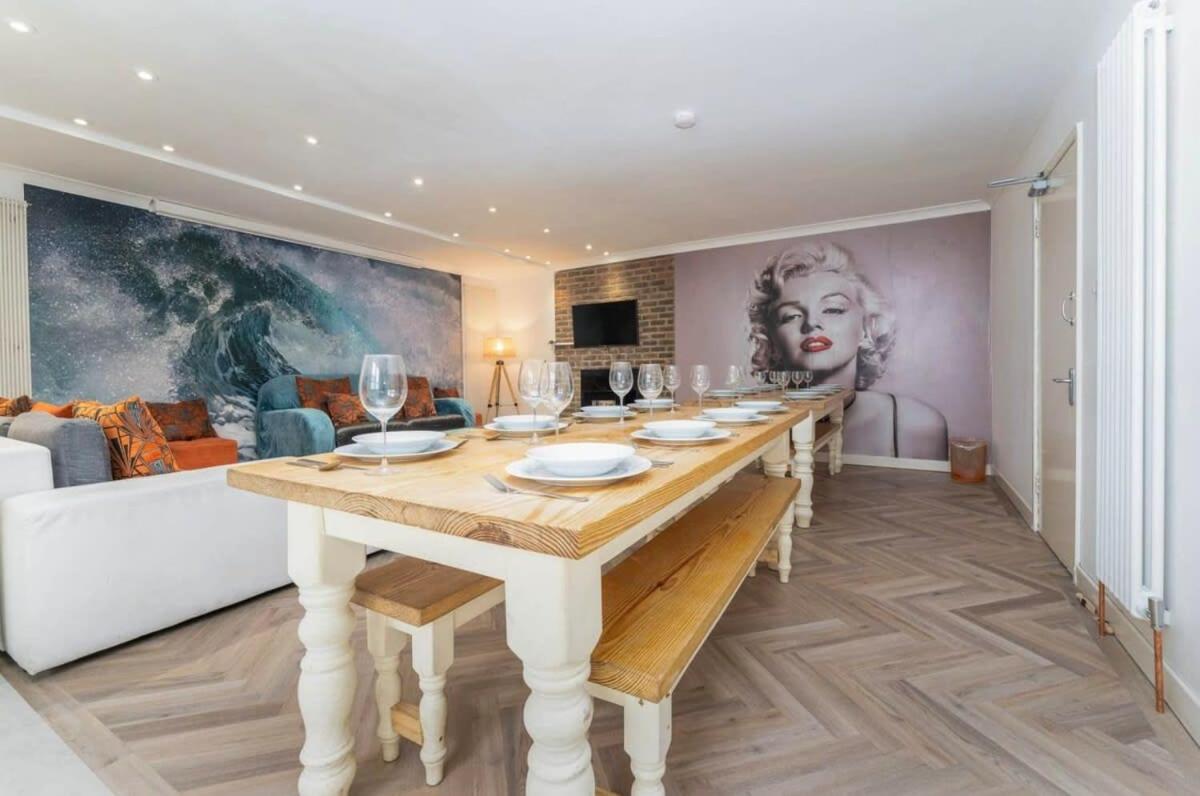 Host & Stay - The Old Coach House on Margaret Street view 4