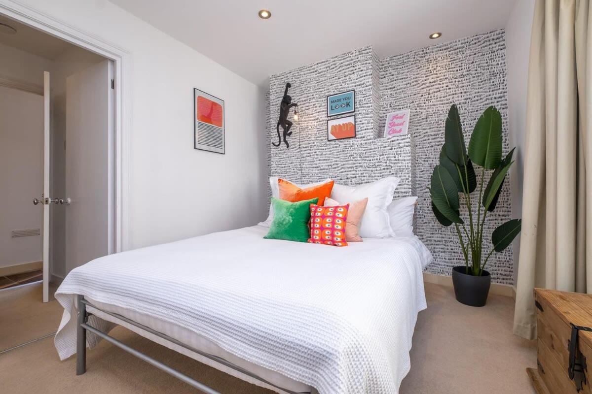 Host & Stay - The Brighton Breeze