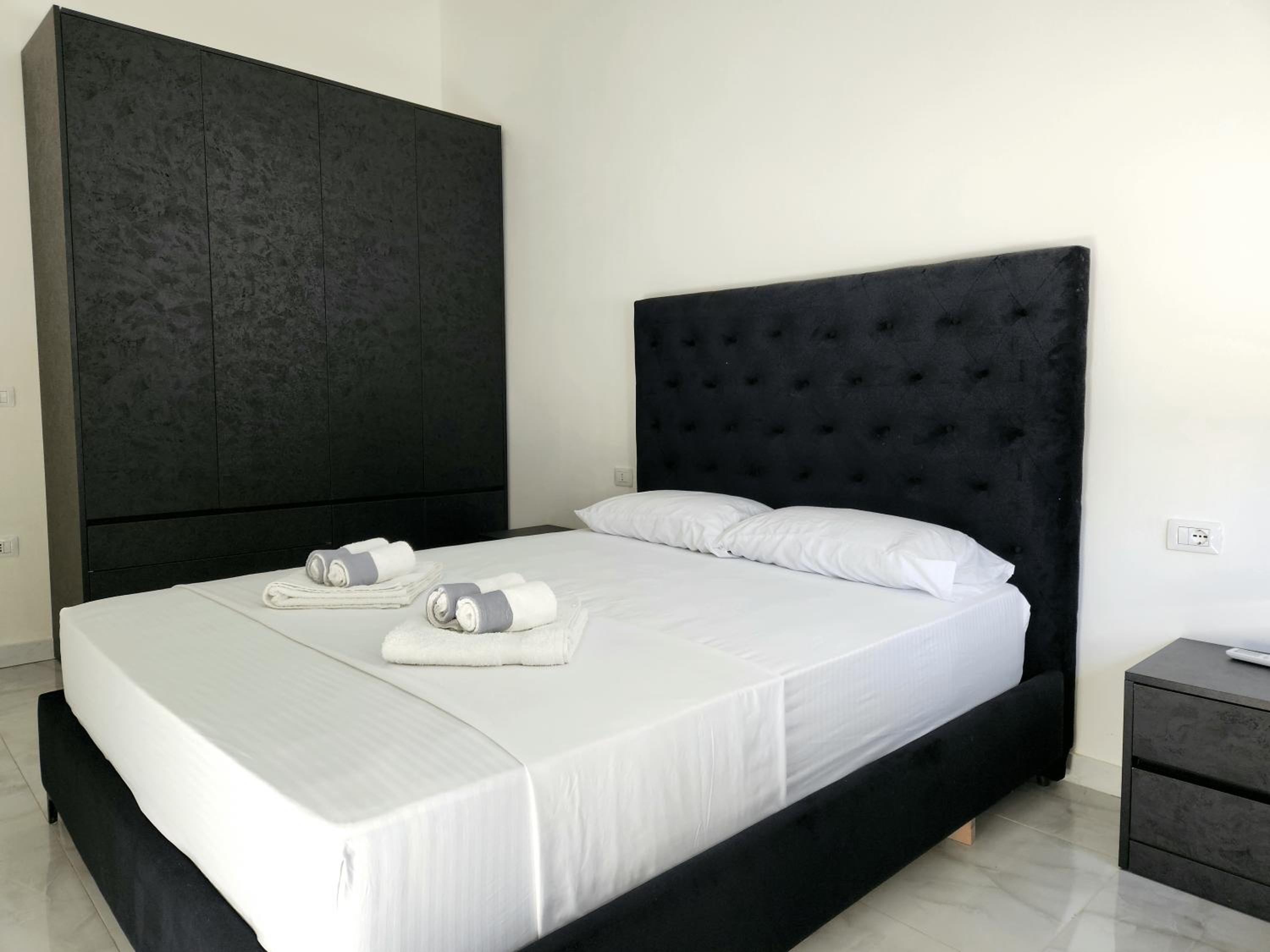 Luxury and Cozy Apartments 200 Meters from the Beach, 50 Meters from Marina Bay Luxury resort