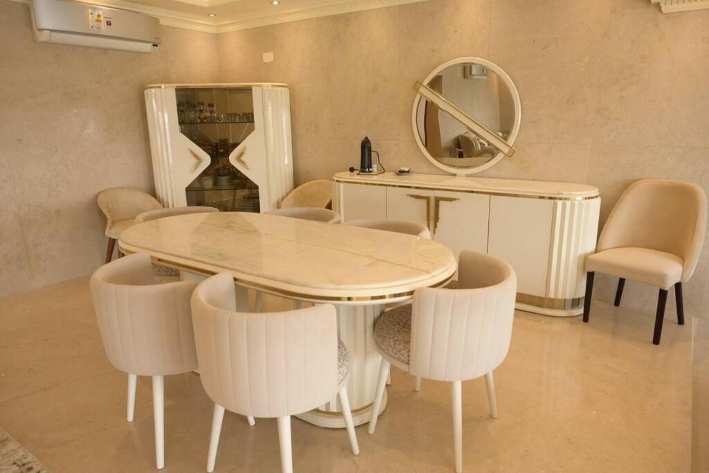 EG-CN-20 Three bedroom nile view