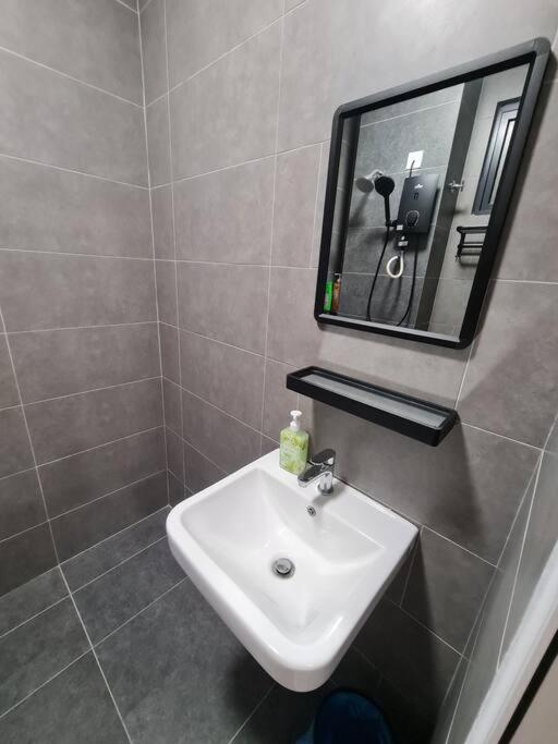 Tiny Studio Suite Near Gleneagles 10 mins to KLCC