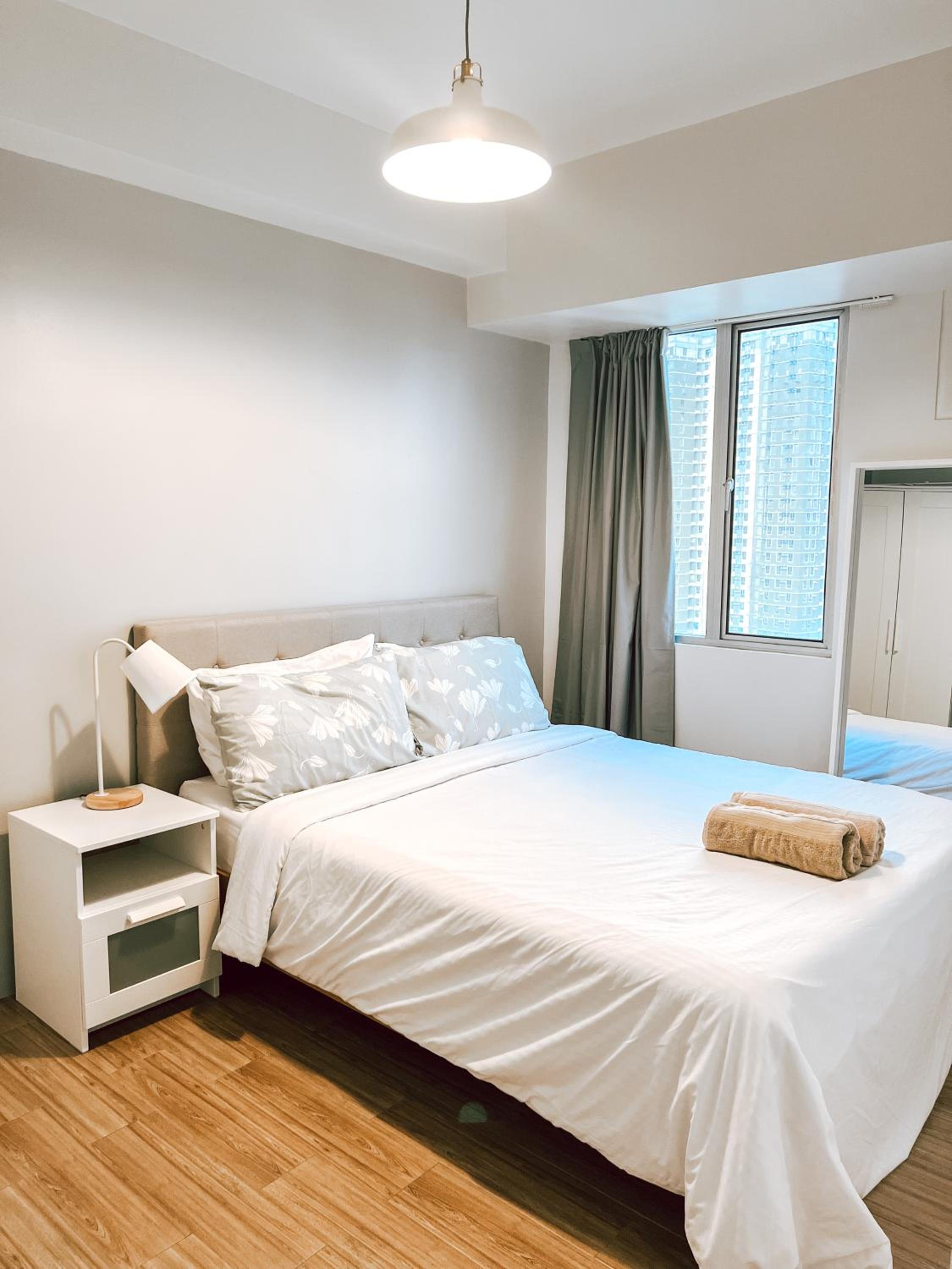 One Bedroom with Pool at Avida Tower 1 Ayala IT Park view 2