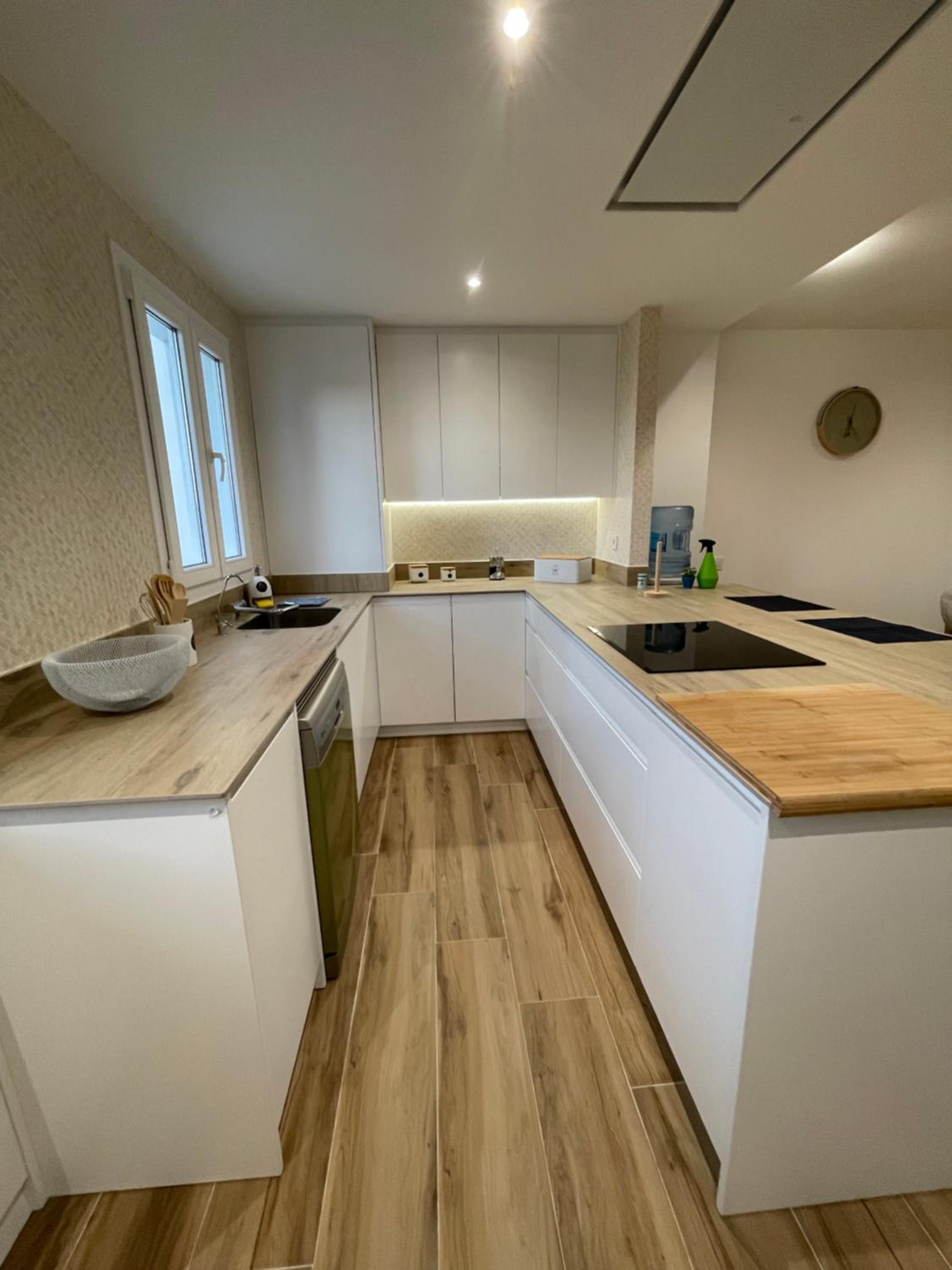 This spectacular 3-bedroom apart