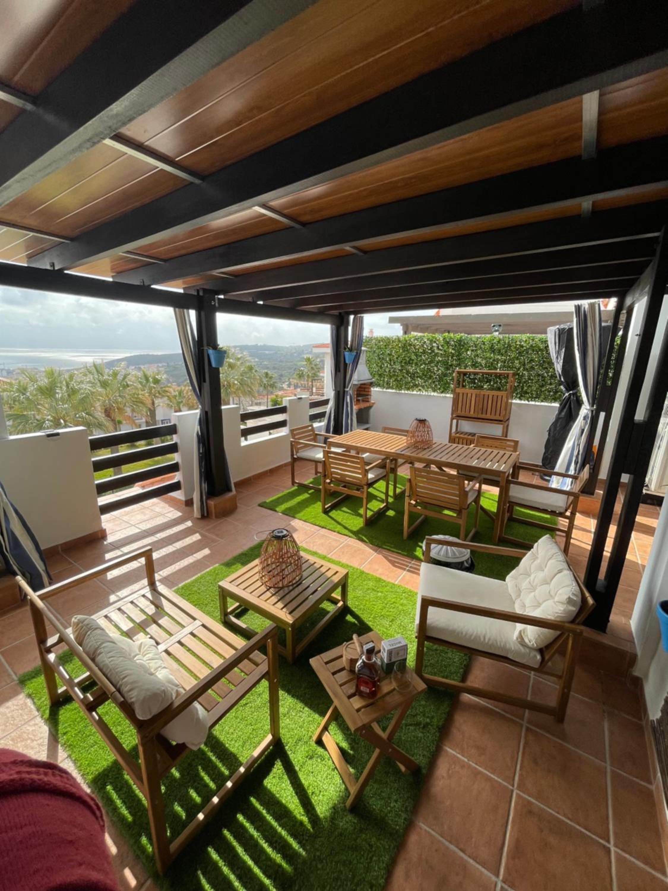 This spectacular 3-bedroom apart