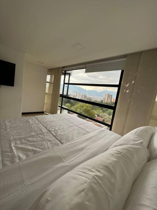 401 Luxury apartment in hearth of El Poblado + View!