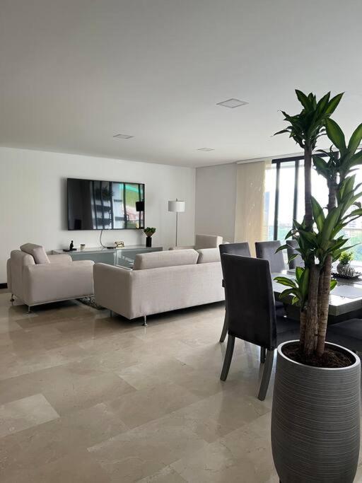 401 Luxury apartment in hearth of El Poblado + View!