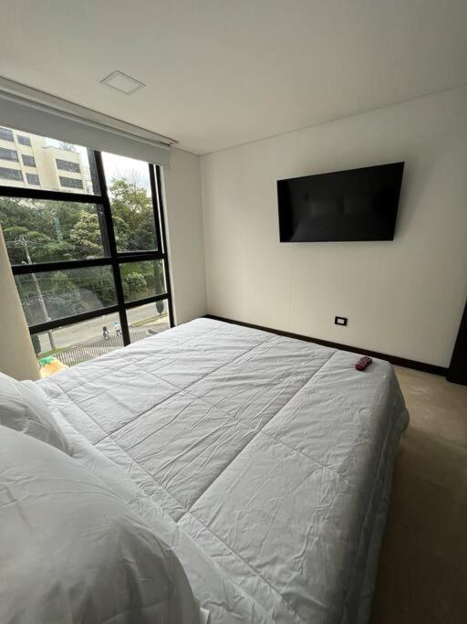 401 Luxury apartment in hearth of El Poblado + View!