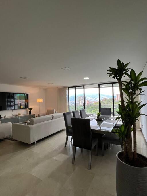 401 Luxury apartment in hearth of El Poblado + View!