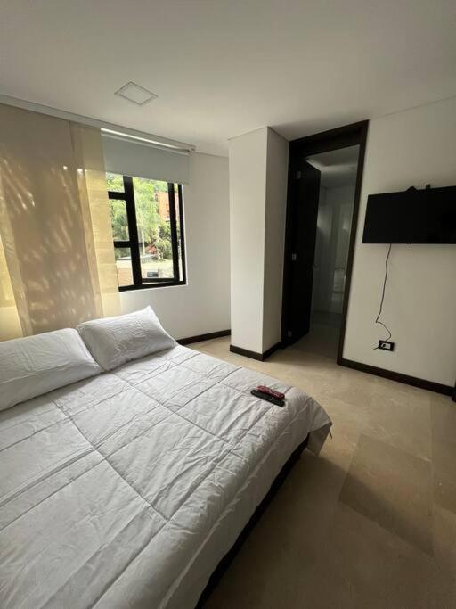 401 Luxury apartment in hearth of El Poblado + View!
