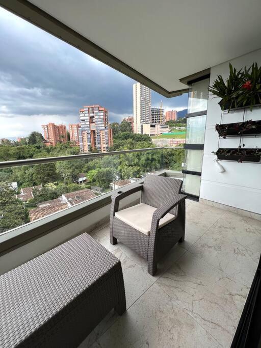 401 Luxury apartment in hearth of El Poblado + View!