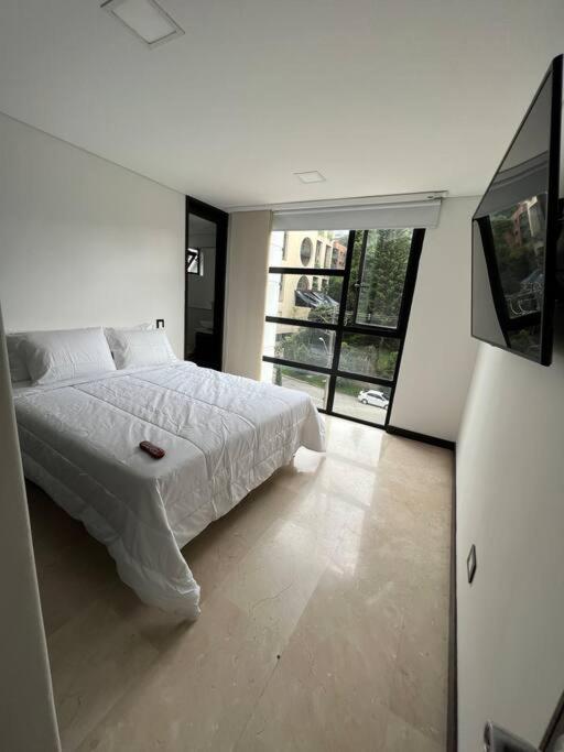 401 Luxury apartment in hearth of El Poblado + View!