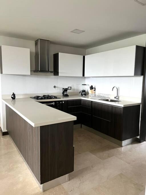 401 Luxury apartment in hearth of El Poblado + View!