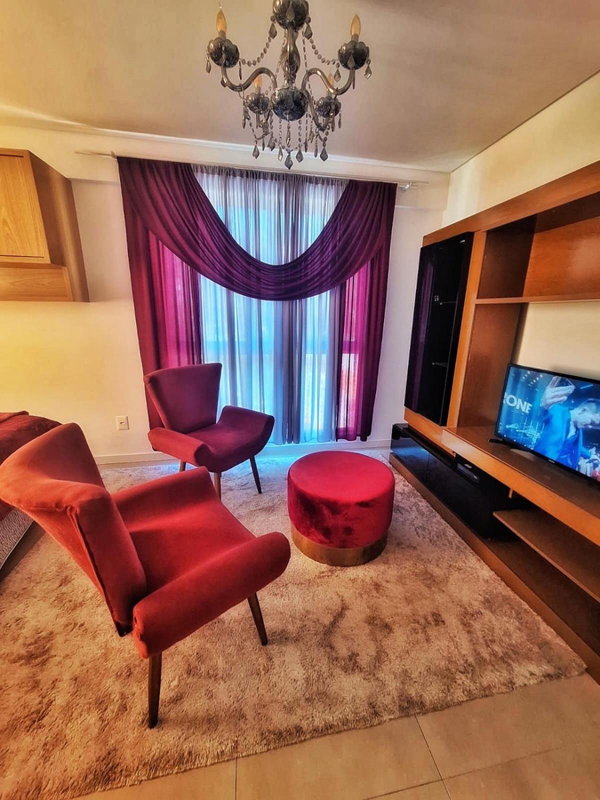 Apartamento Moderno ao Lado da Oktoberfest - Piscina & Academia - Wi-Fi & Estacionamento Gratuito