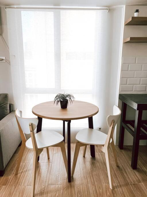 One Bedroom with Pool at Avida Tower 1 Ayala IT Park view 3