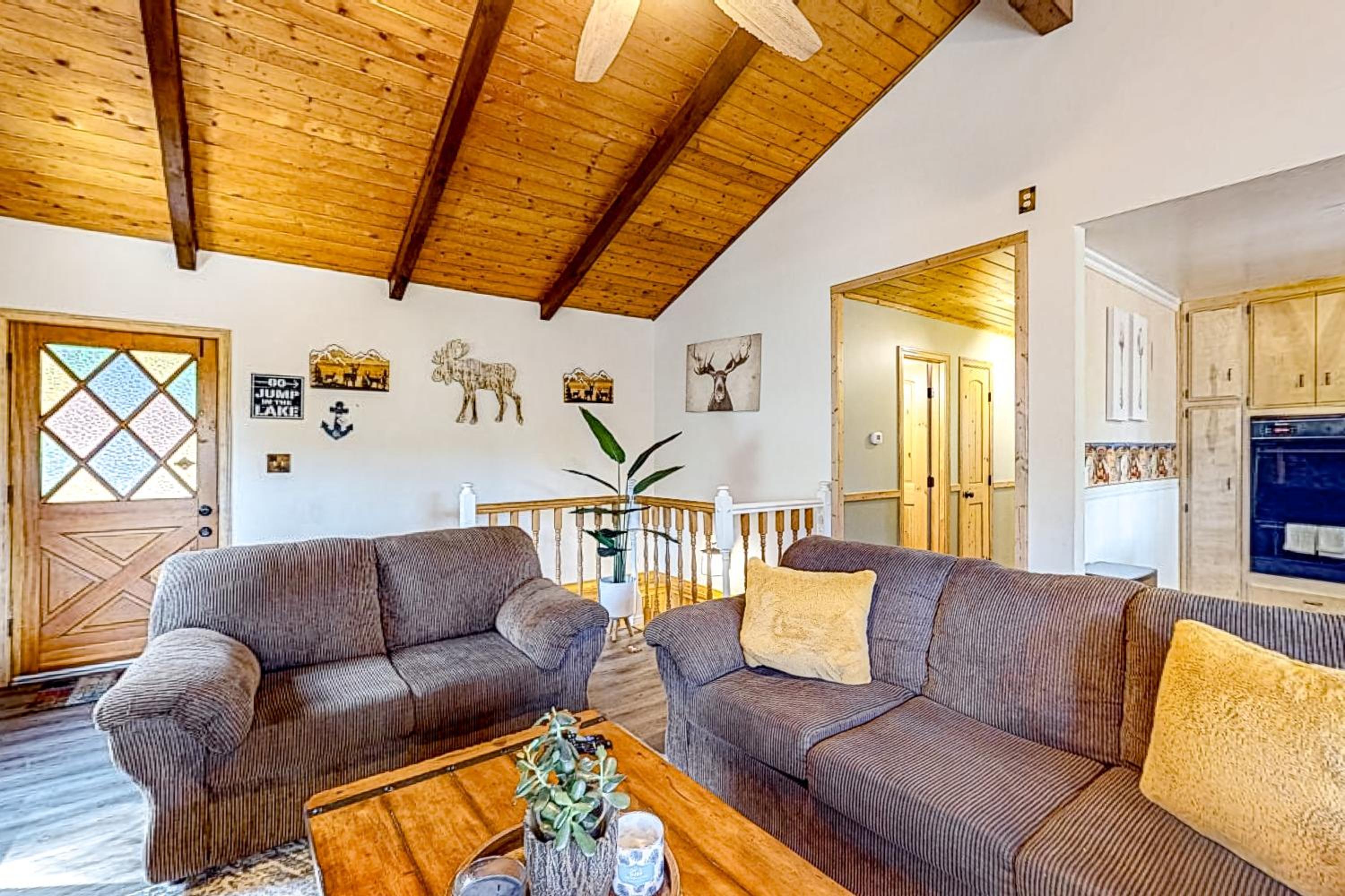 Idyllic Cabin in the Woods Cozy Crestline Retreat
