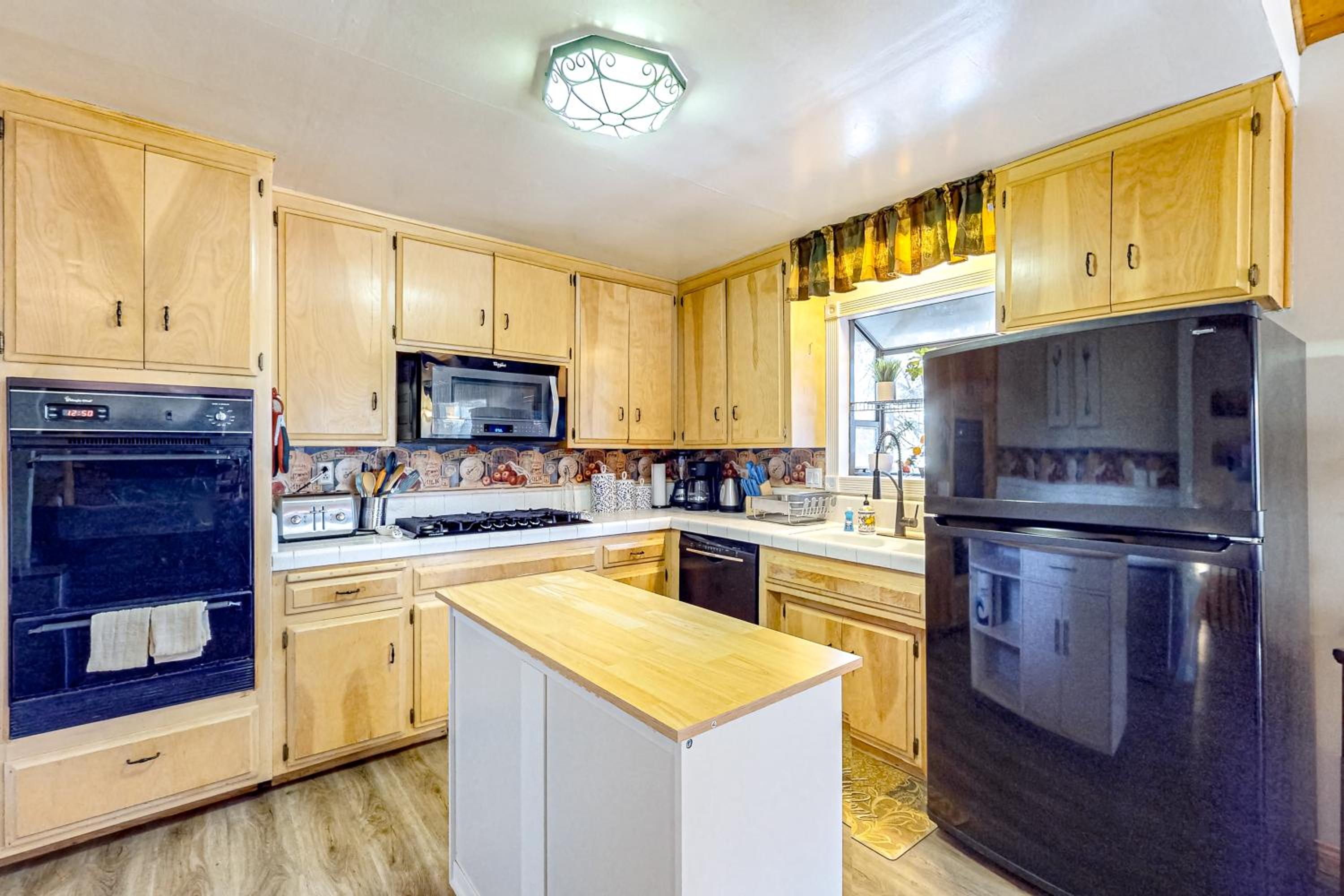 Idyllic Cabin in the Woods Cozy Crestline Retreat