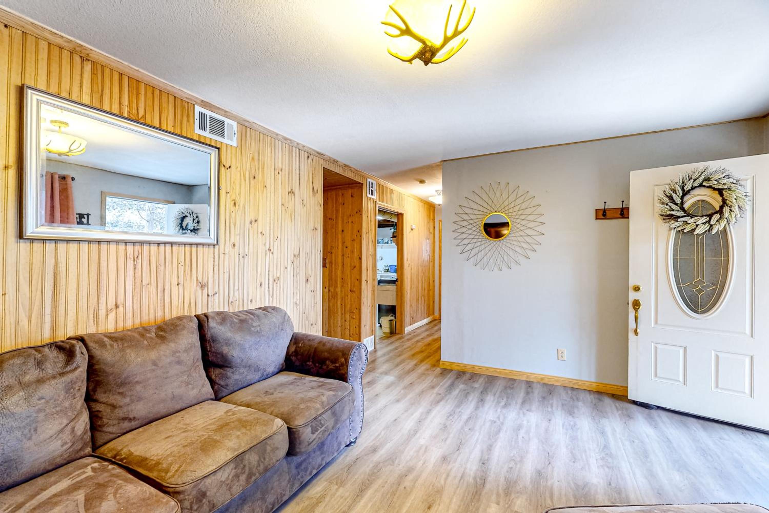 Idyllic Cabin in the Woods Cozy Crestline Retreat