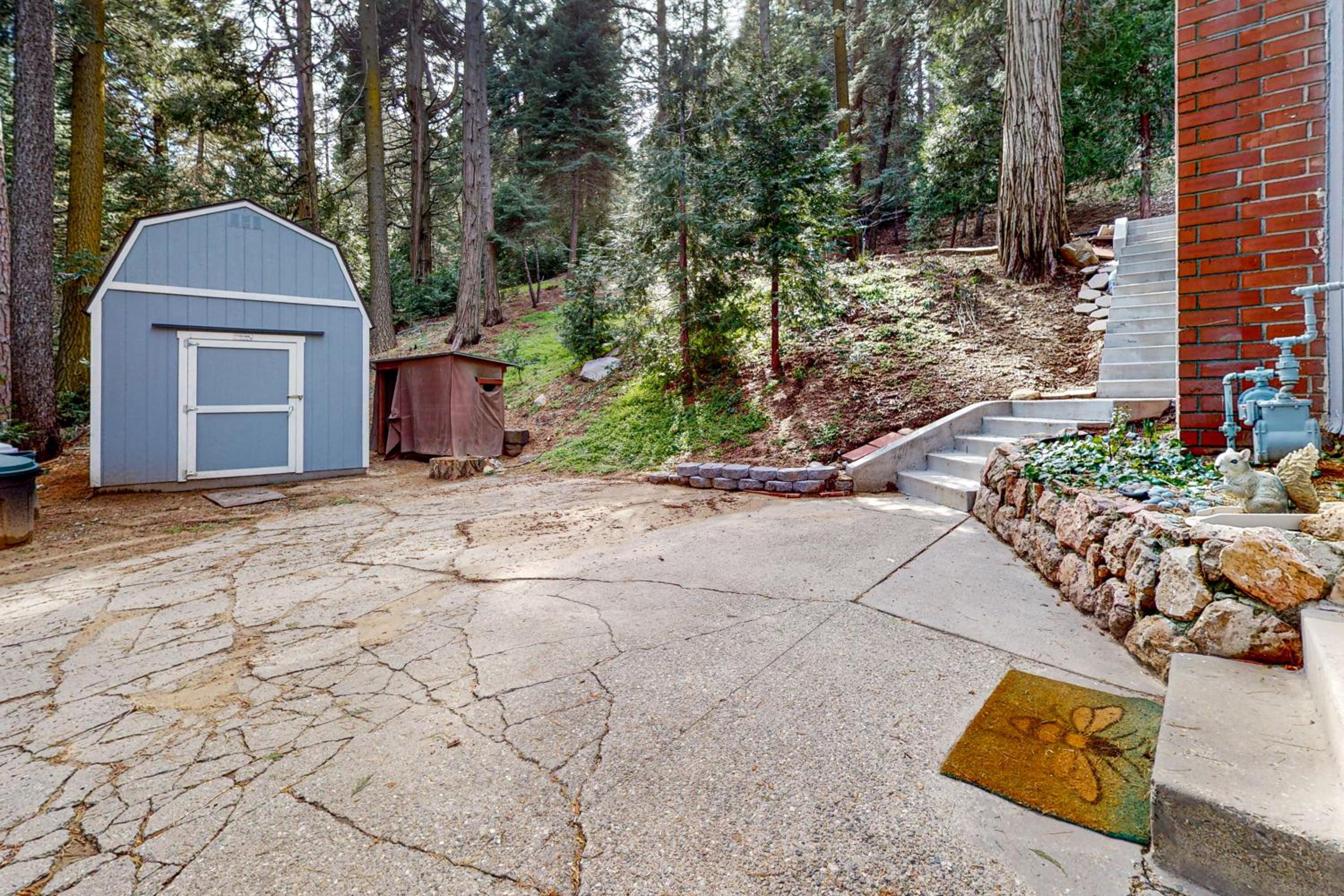 Idyllic Cabin in the Woods Cozy Crestline Retreat