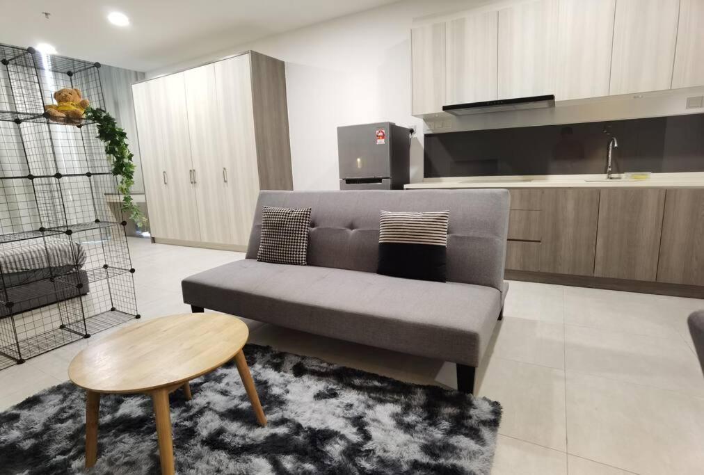 Modern Comfy Studio Permaisuri 2 Carpark WIFI