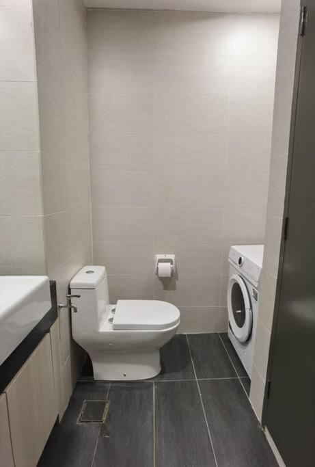 Modern Comfy Studio Permaisuri 2 Carpark WIFI