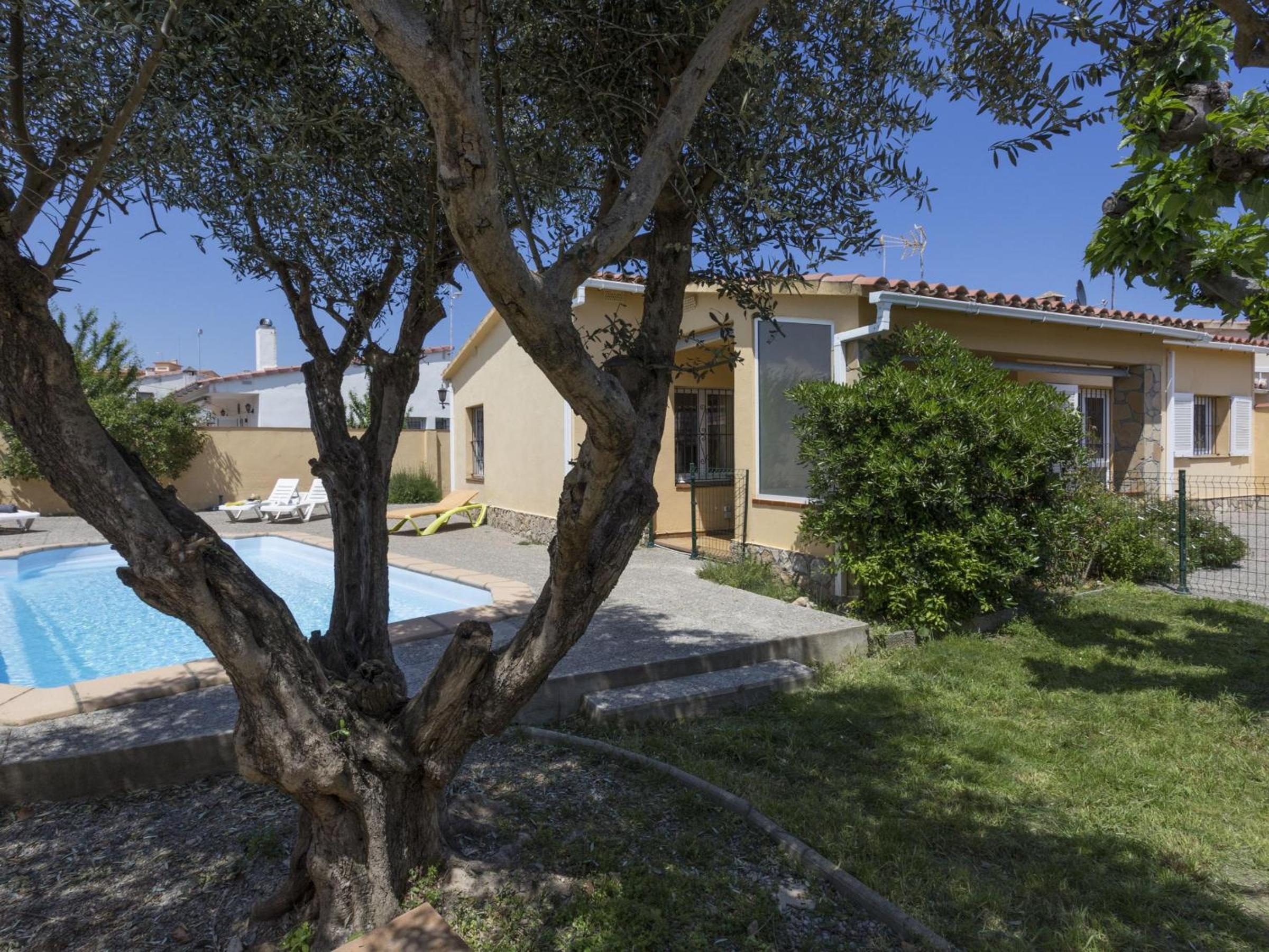 Casa con piscina privada, 300m playa, L'Escala - ES-325-17 view 5