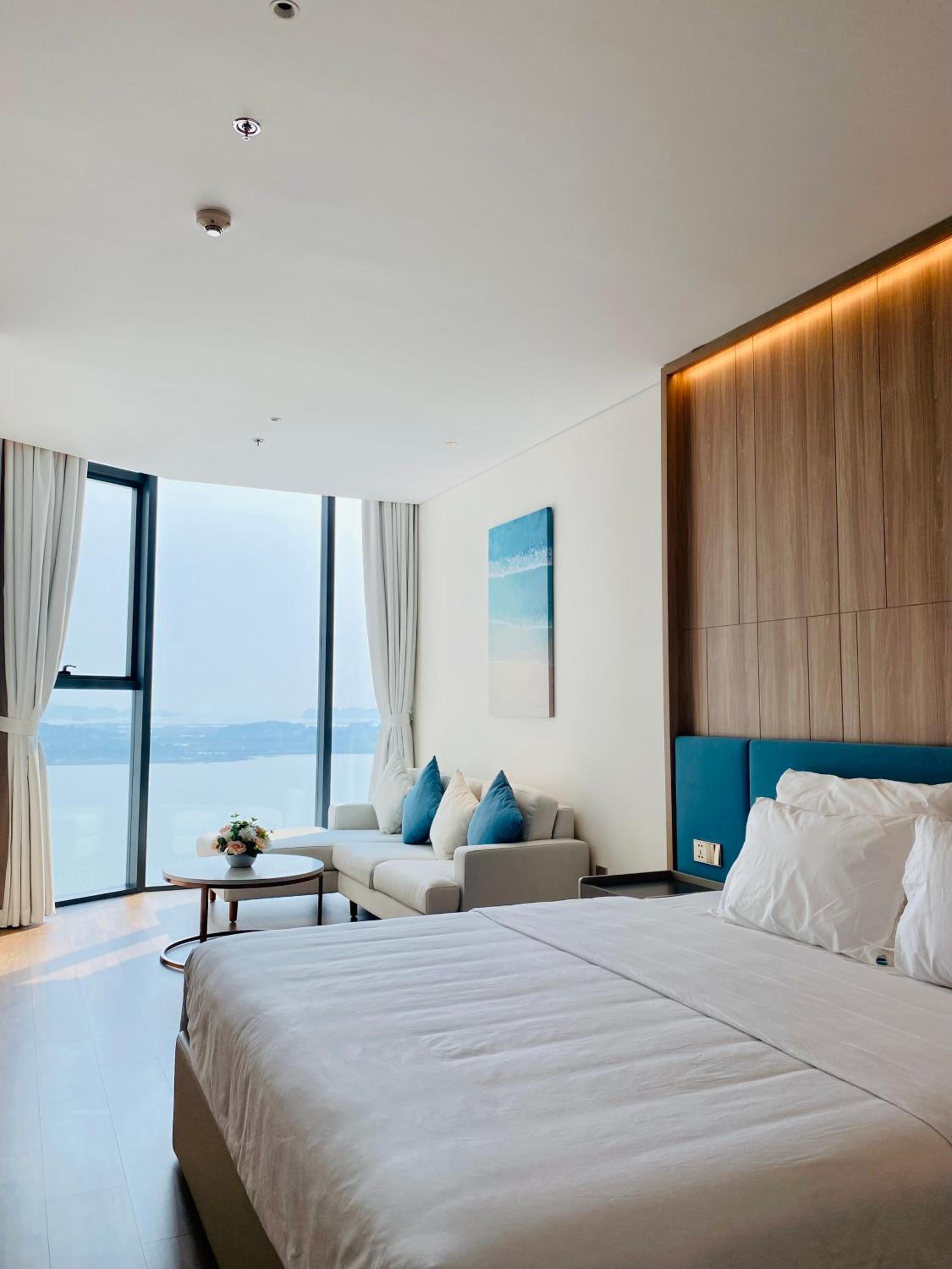 Bayside Bliss Apartment By A La Carte Ha Long Ocean View view 5