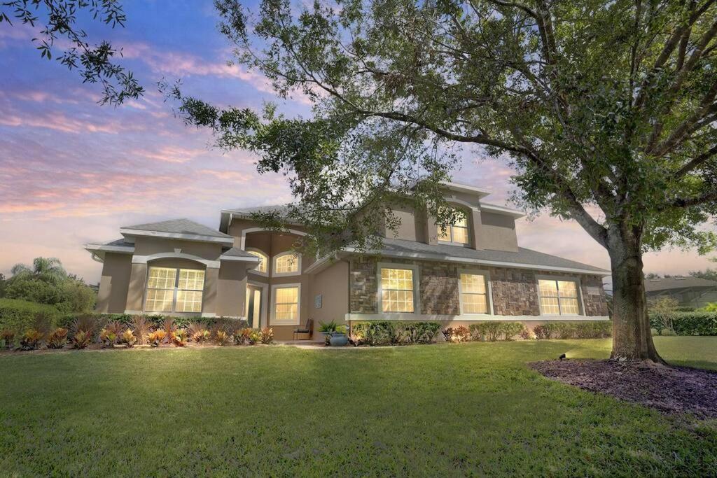 Luxurious 9BR Themed SE Facing Pool Hot Tub Theater Game Room BBQ 2 miles Disney