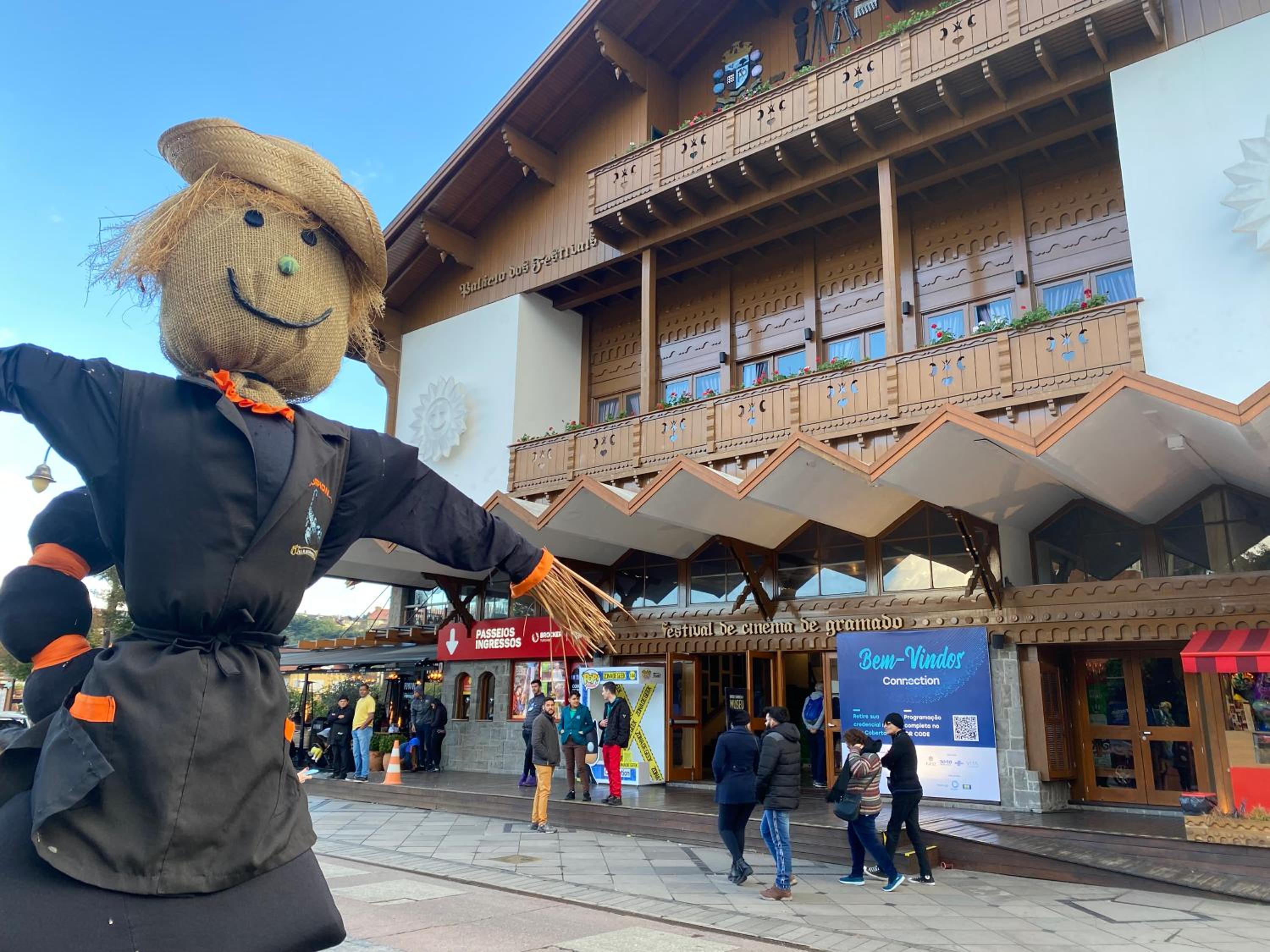 LUXUOSO APT ALMERIS PECCIN no Centro de GRAMADO