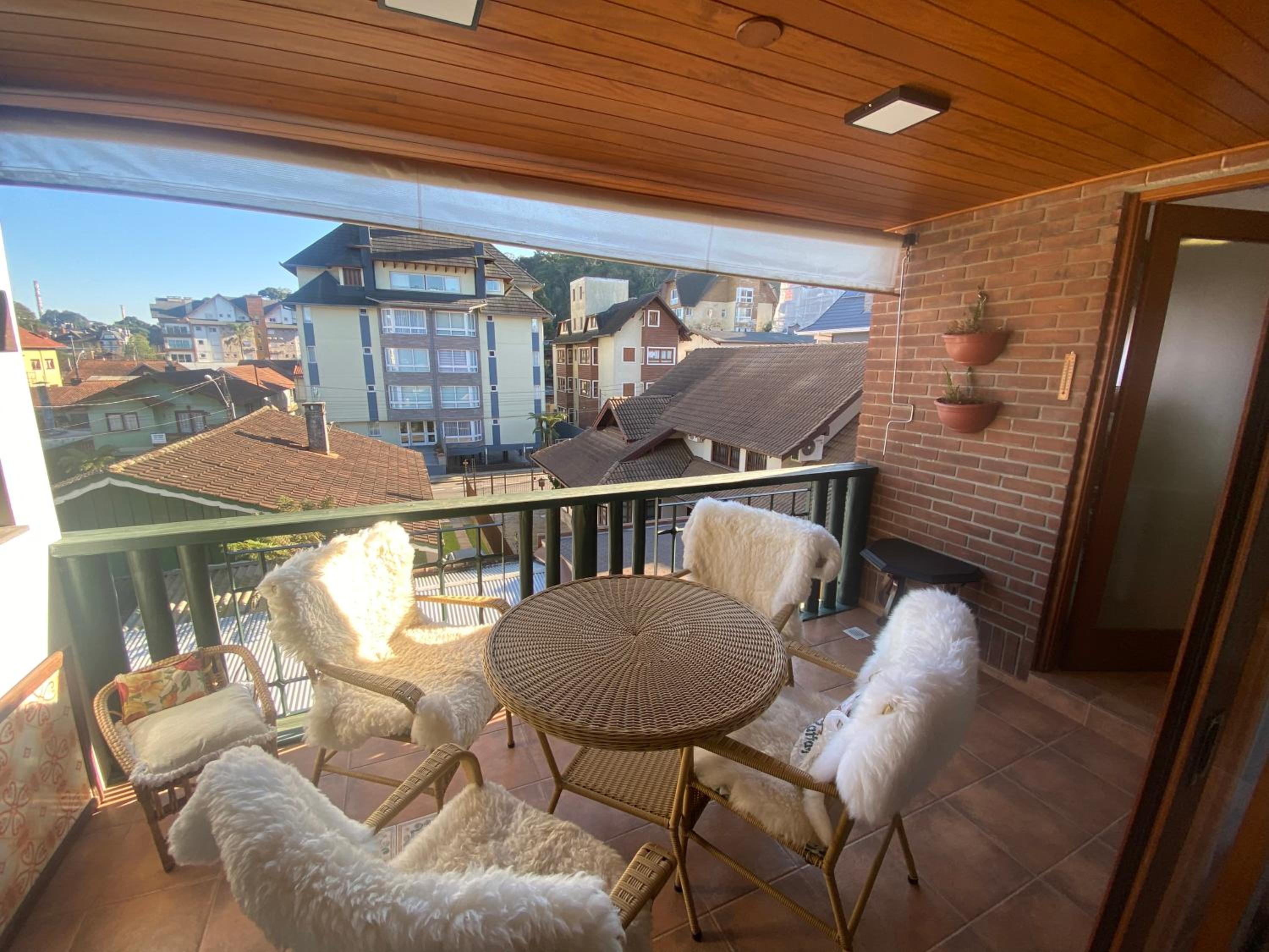 LUXUOSO APT ALMERIS PECCIN no Centro de GRAMADO