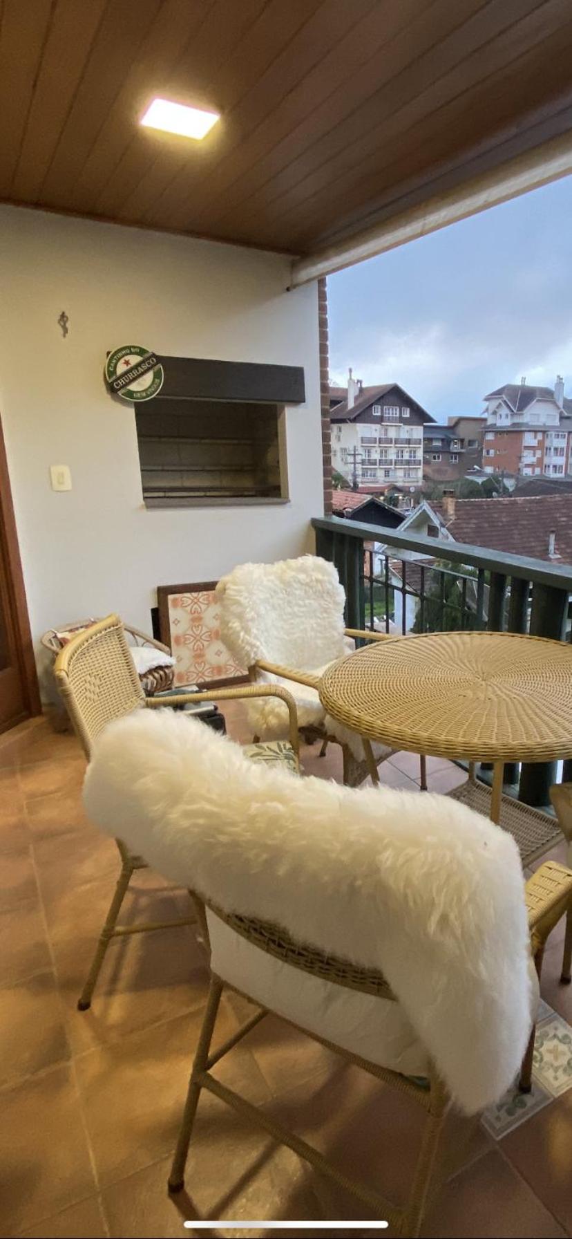LUXUOSO APT ALMERIS PECCIN no Centro de GRAMADO
