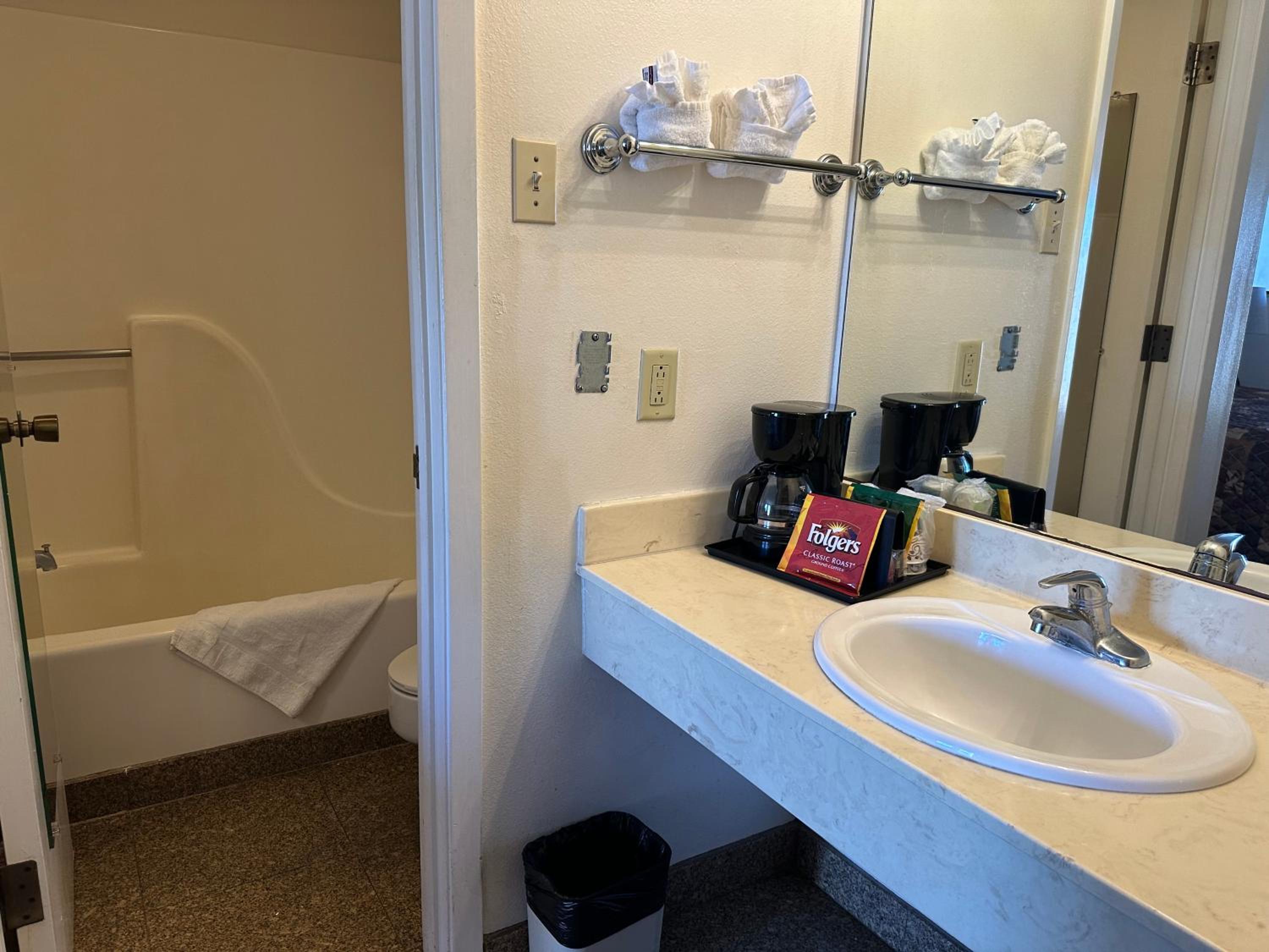 Windcrest Inn and Suites