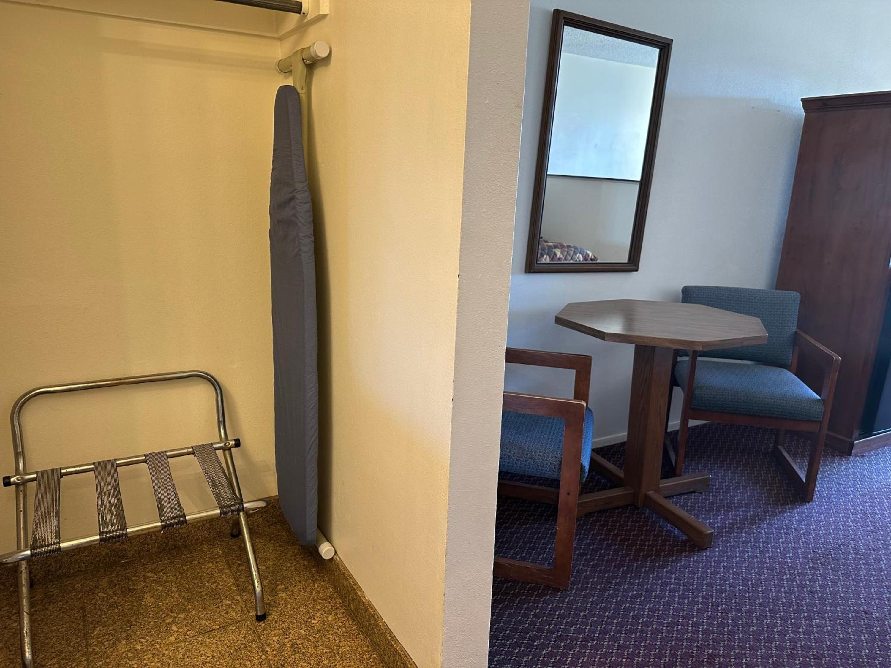 Windcrest Inn and Suites