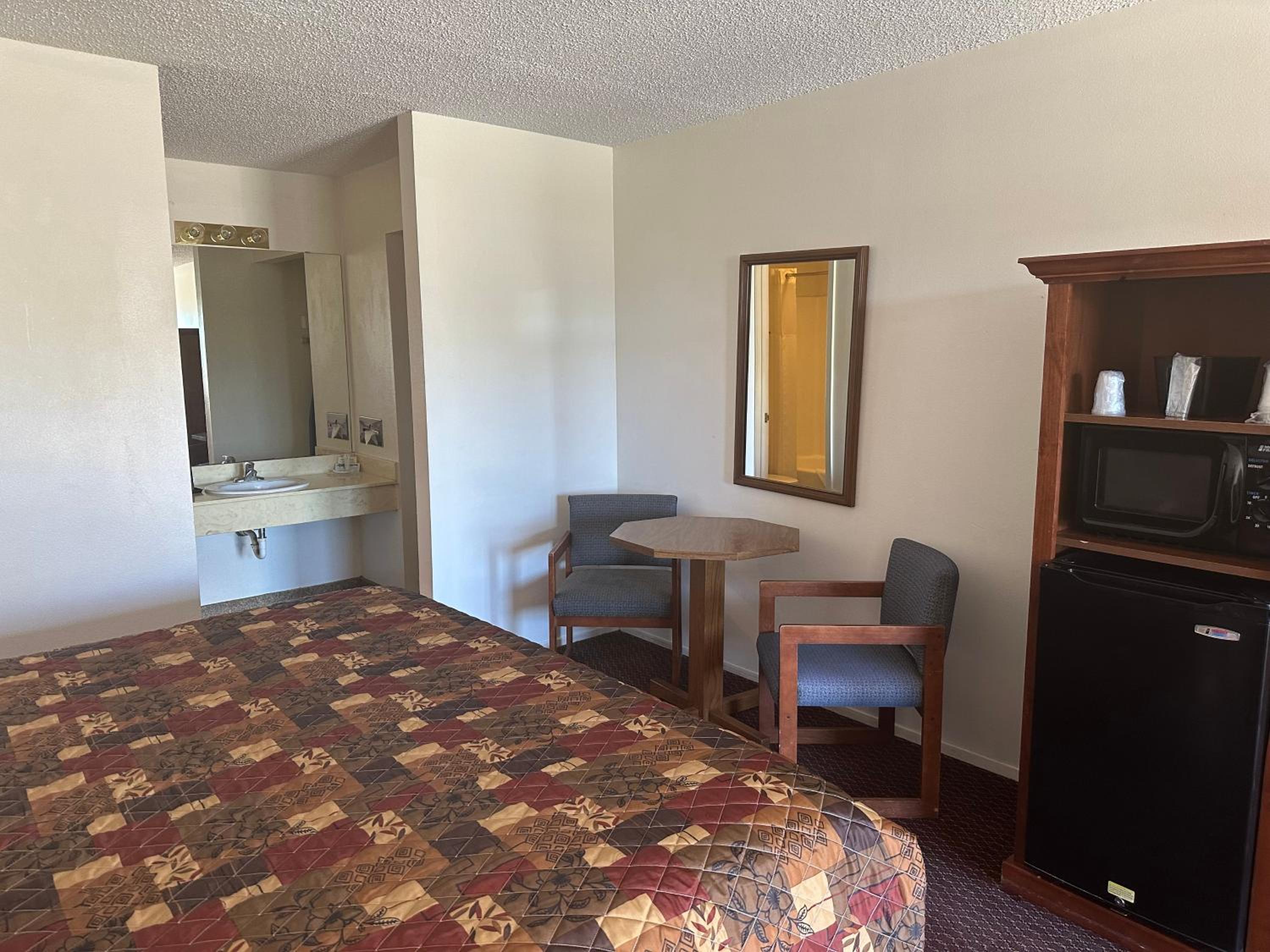 Windcrest Inn and Suites