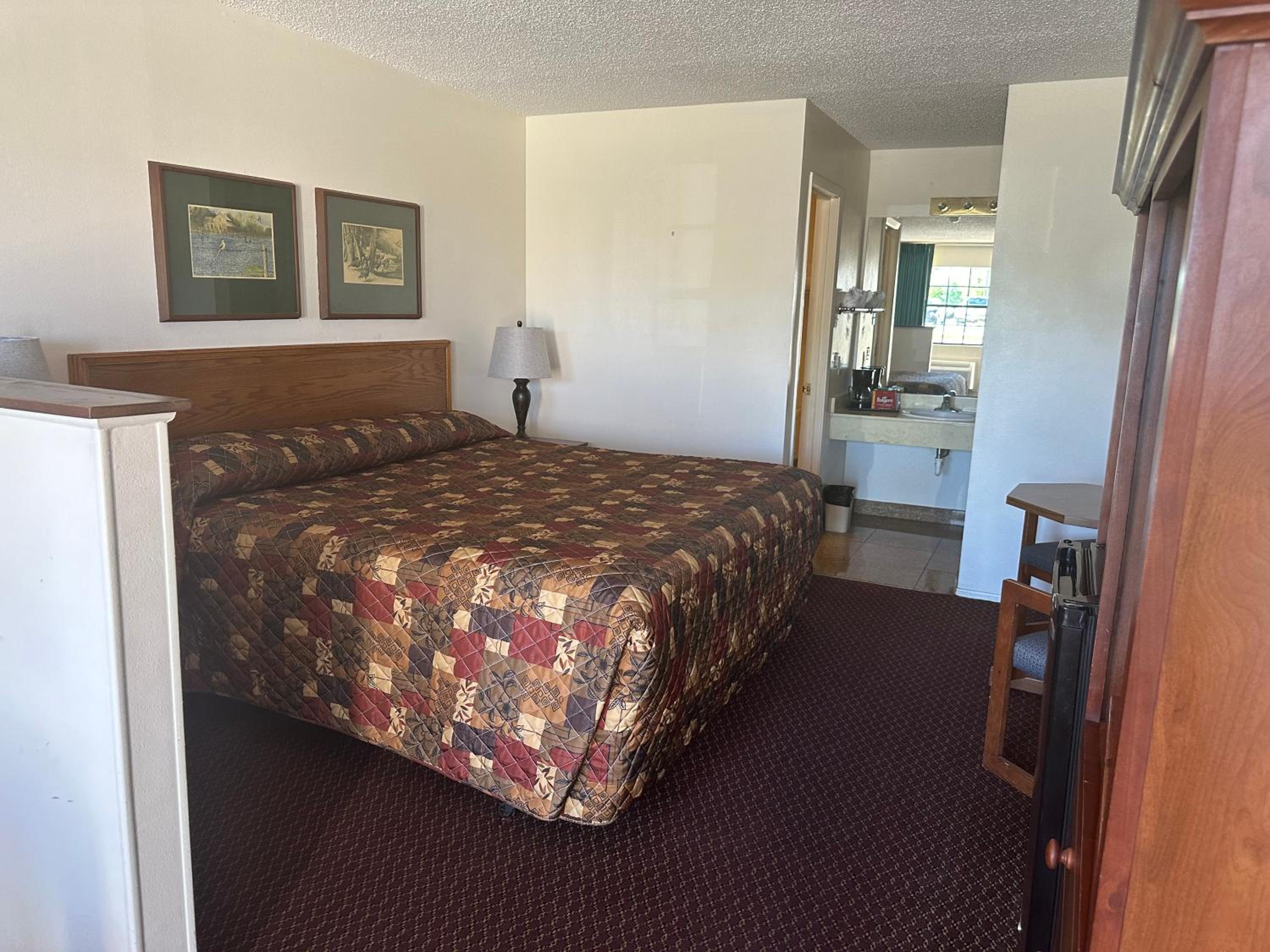 Windcrest Inn and Suites
