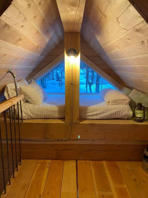 Ski-In Chalet: Private Hot tub, Bonus Bunk House