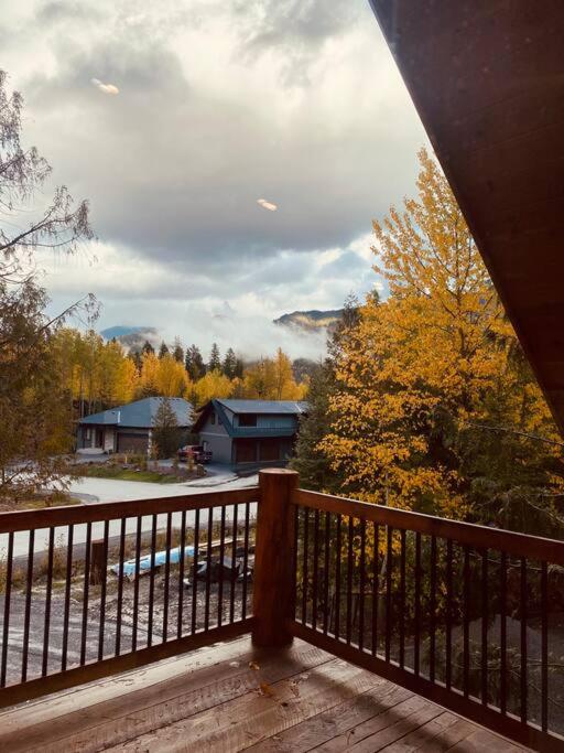 Ski-In Chalet: Private Hot tub, Bonus Bunk House