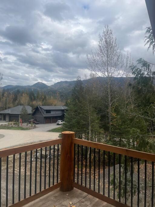 Ski-In Chalet: Private Hot tub, Bonus Bunk House